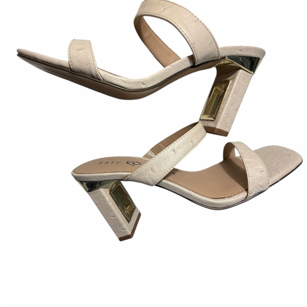 Katy Perry The Hollow Block Heeled Sandals in Beige with Gold Accent Sz 7 - Picture 7 of 11